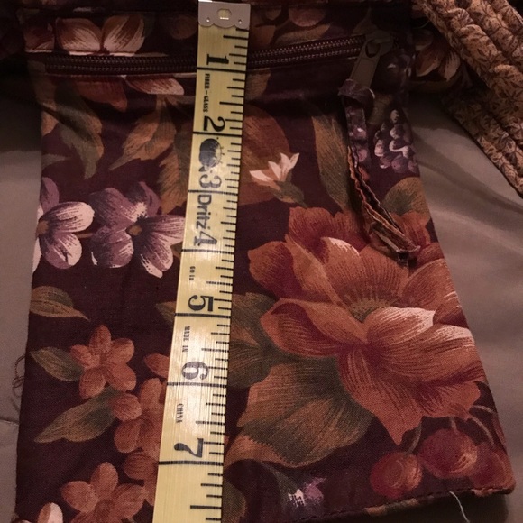 Quilted shoulder bag - Picture 8 of 16